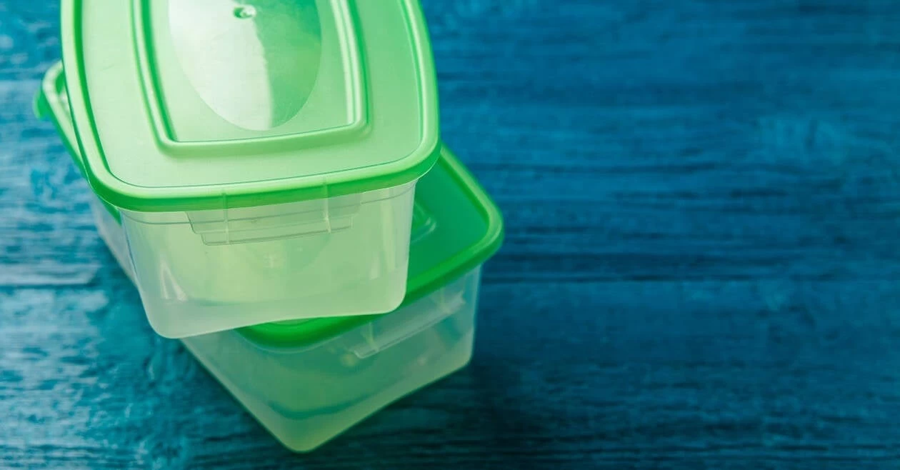 Προσοχή: Πετάξτε αμέσως αυτά τα τάπερ από την κουζίνα σας